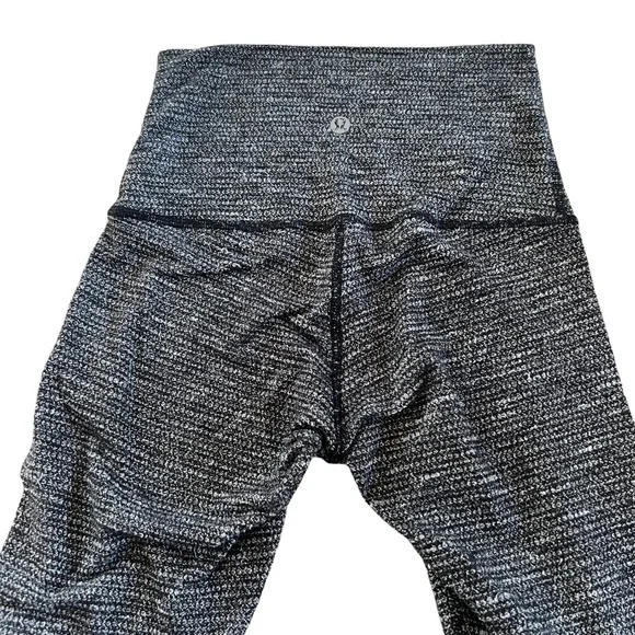 ♥️SOLD♥️Lululemon Wunder Under Grey Leggings Size 2 - Picture 4 of 4